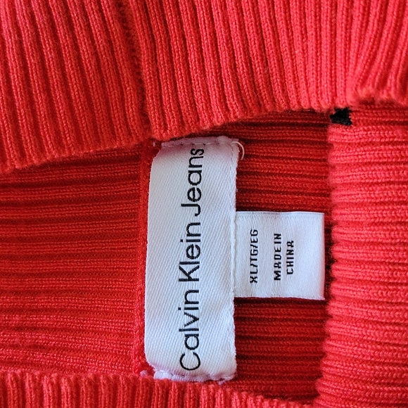 Calvin Klein Sweater - Picture 4 of 8
